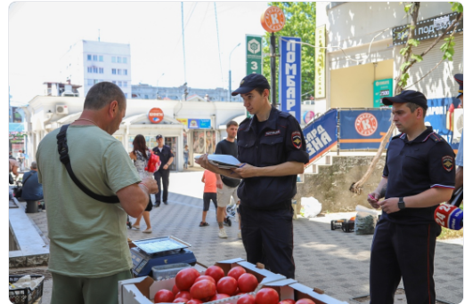 Торговец на бабушку не похож