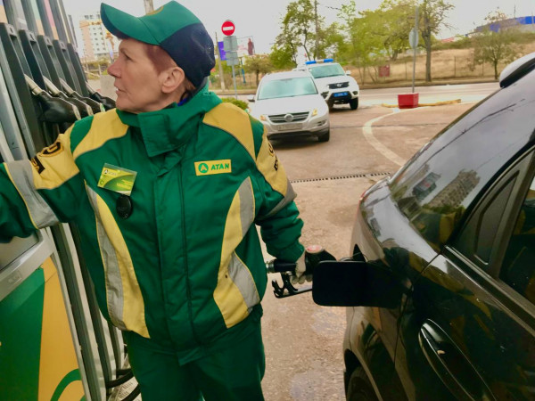 &laquo;Покупка топлива в обычном режиме&raquo;. Как в Крыму обстоят дела с бензином?