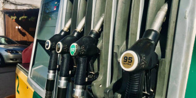 В условиях сложной ситуации бензин в Крыму будет доступен по 70 адресам: где заправиться? 